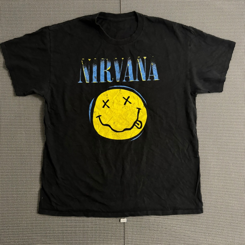 Nirvana Smiley Face Graphic T-Shirt Black Short Sleeve Grunge Rock Band Tee